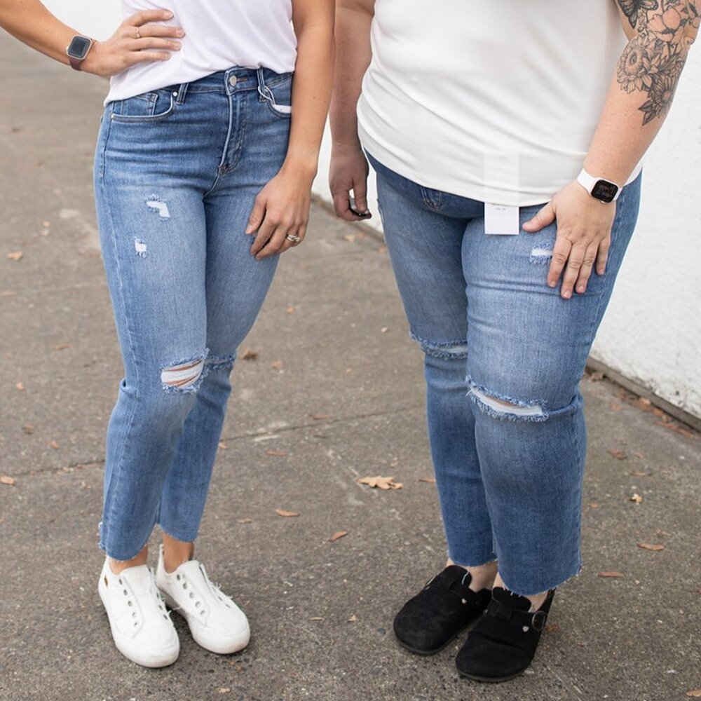 NWT Risen High Rise Distressed Slim Straight Jeans Cropped Curvy